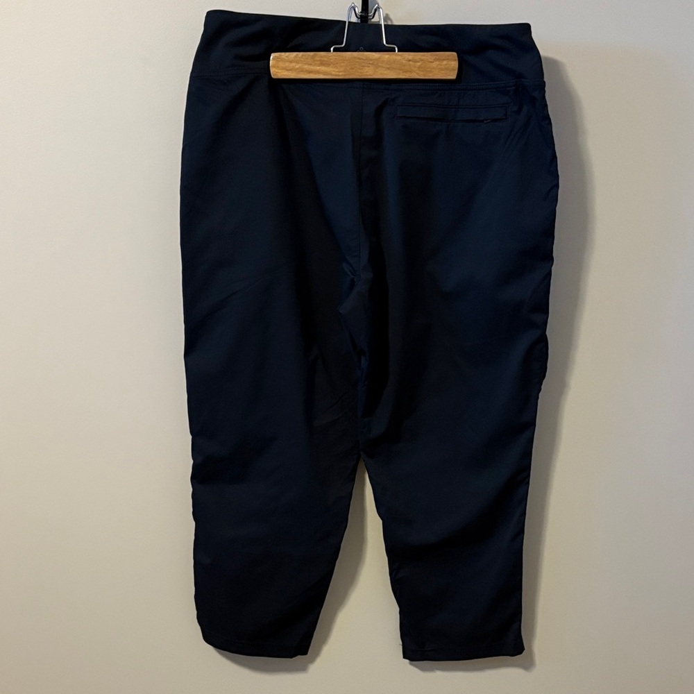 Women's High Rise Capris - Picture 3 of 5